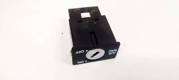 Passenger airbag on/off switch
