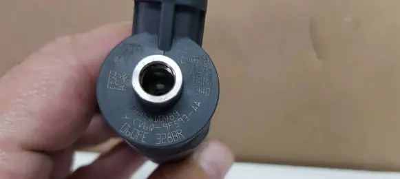Ford Fiesta Fuel injector CV6Q-9F593-AA