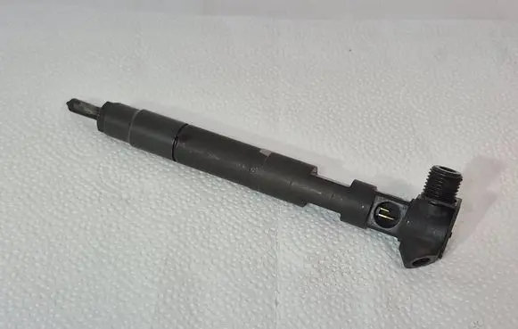 Mercedes-Benz B W246 W242 Fuel injector 28230891 A6510701387