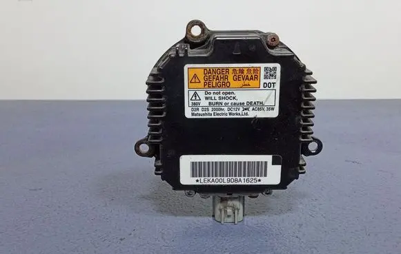 Mazda 3 II Voltage converter/converter module 