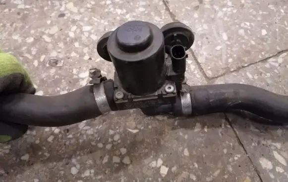 BMW X5 E70 Electric auxiliary coolant/water pump 64116928495