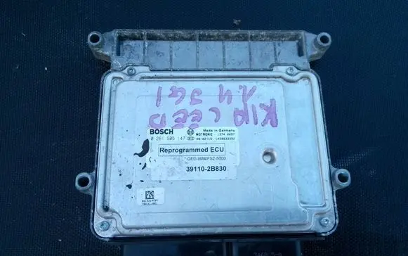 KIA Ceed Engine control unit/module 391102B830 0261S05147 1039S33392