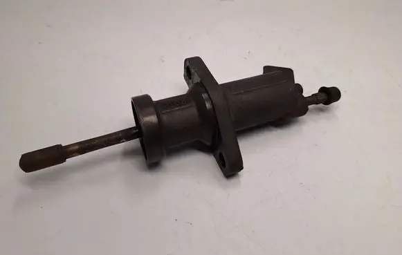 Clutch slave cylinder