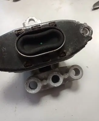 Buick Encore I Engine mount bracket 95418204