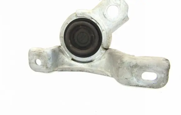Volvo V70 Engine mount bracket 30636633
