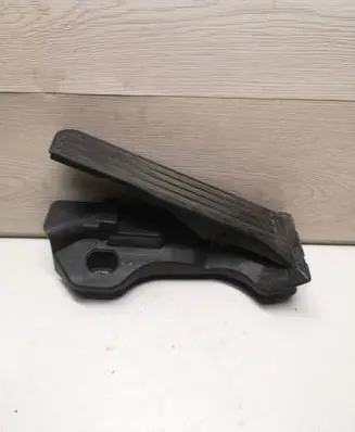 Volkswagen Golf Plus Accelerator throttle pedal 1K1721503M 6PV00889000