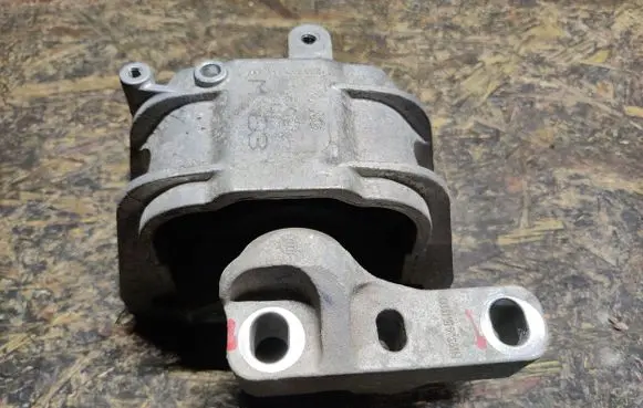 Volkswagen Jetta VI Engine mount bracket 1K0199262AM
