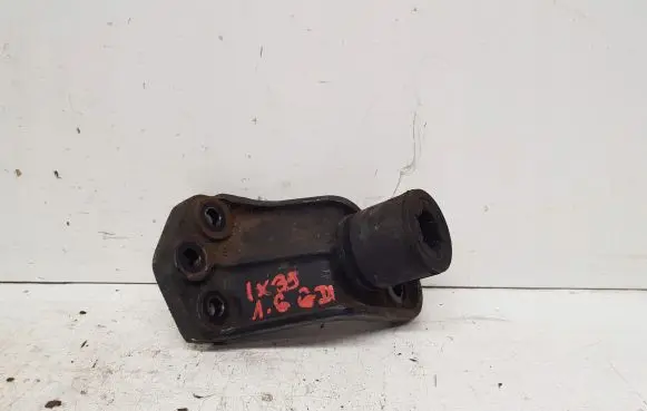 Engine mount vacuum valve