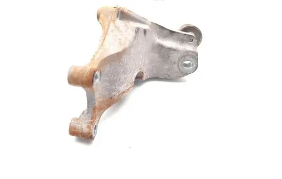 Ford Mustang VI Engine mounting bracket
