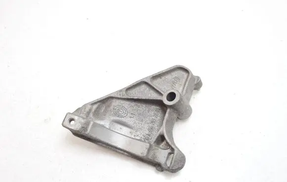 Mercedes-Benz CLS C257 Engine mounting bracket A6562032200