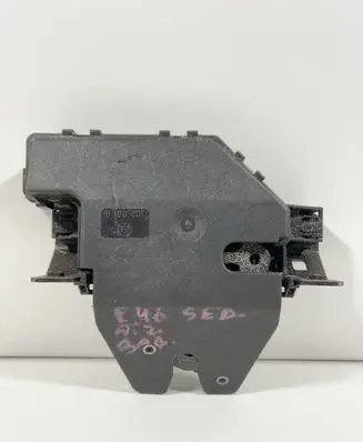 BMW 3 E46 Tailgate lock latch 8196401