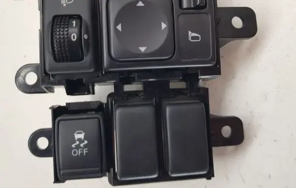 Nissan Juke I F15 Wing mirror switch
