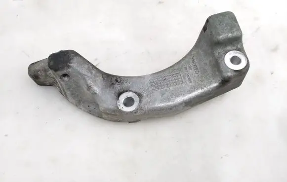 Volvo S60 Engine mounting bracket 31401869