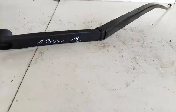 Hyundai Santa Fe Front wiper blade arm