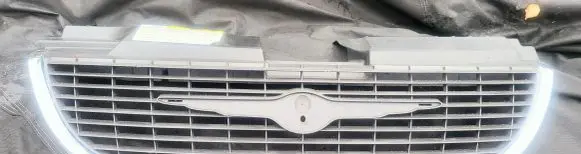 Chrysler Grand Voyager IV Front bumper upper radiator grill 4857522AA