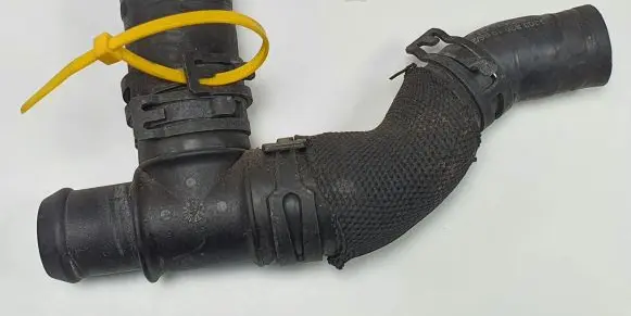Mercedes-Benz CLK A209 C209 Engine coolant pipe/hose 2038301996