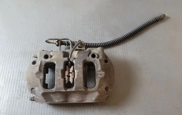 Volkswagen Touareg II Rear brake caliper 7P0615424