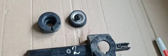 Radiator mount bracket