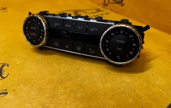 Mercedes-Benz CLS C218 AMG Climate control unit A2049005905