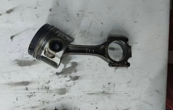 Ford Galaxy Piston with connecting rod 