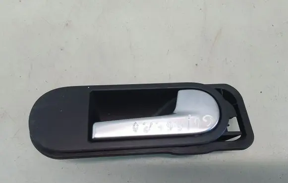 Volkswagen Golf Plus Front door interior handle 5M0837198