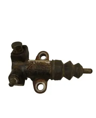 Subaru Impreza II Clutch slave cylinder 