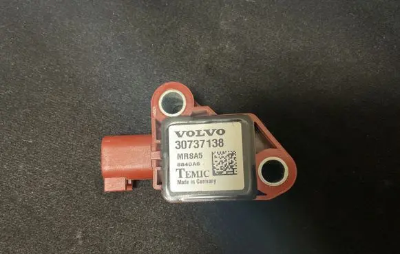 Volvo V70 Airbag deployment crash/impact sensor 30737138 8840A6
