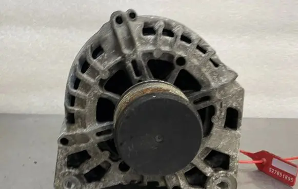 Renault Captur Generator/alternator 231007865R
