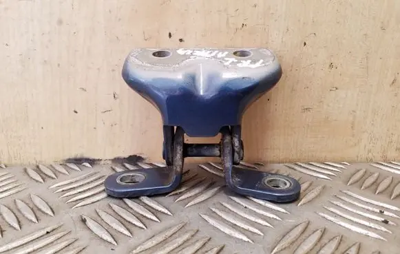Hyundai i40 Front door lower hinge 