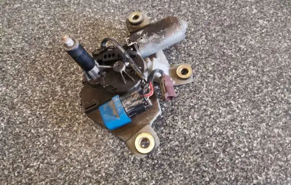 Peugeot 406 Rear window wiper motor 0390201539