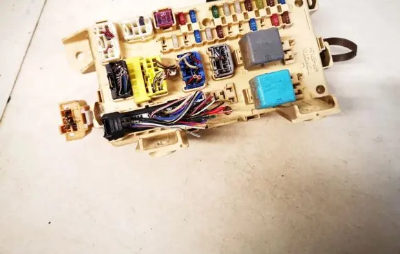 Toyota Avensis Verso Fuse box set 8922144040 89221-44040