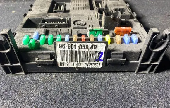 Citroen C4 Grand Picasso Fuse module 9660105980 216760315B 281148373