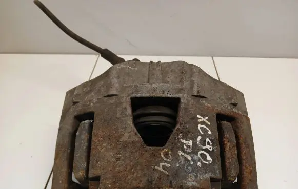 Volvo XC90 Front brake caliper 30657307
