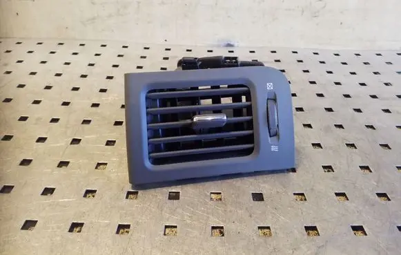 Nissan X-Trail T31 Dashboard side air vent grill/cover trim 68760JG000B 68760JG40B