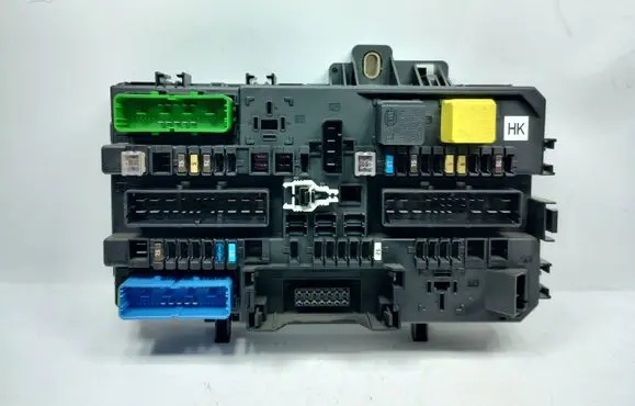 Opel Astra H Fuse module 13206762 5DK00866932