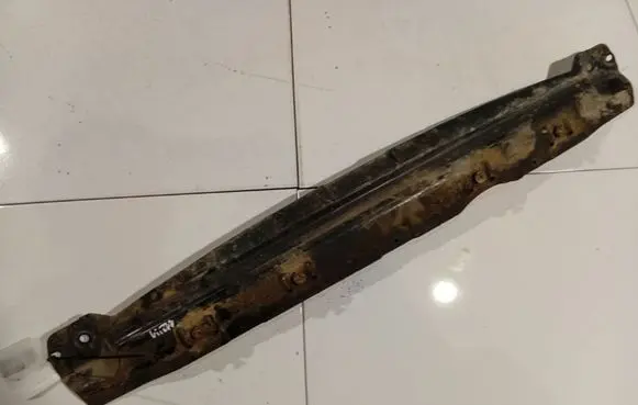 Volkswagen Touareg I Engine bonnet/hood lock trim molding