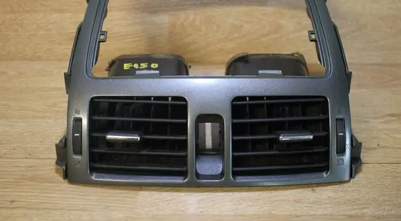 Toyota Auris 150 Dash center air vent grill