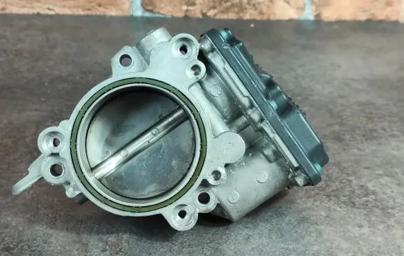 BMW 1 F20 F21 Throttle valve 8623324