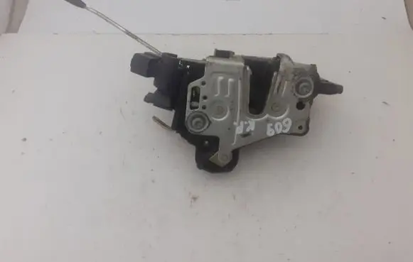 Mercedes-Benz E W210 Coupe door lock (next to the handle) 2027203935