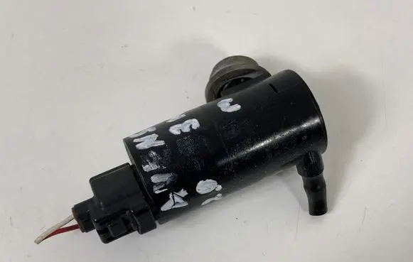 Toyota Avensis T270 Windscreen/windshield washer pump