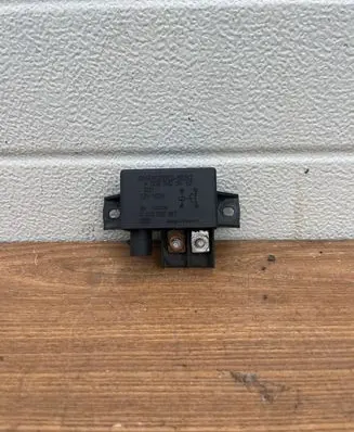 Mercedes-Benz E W211 Charging relay A0025426419 0332002167