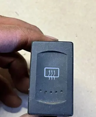 Volkswagen PASSAT B5.5 Windscreen/window heater switch 3B0959621C
