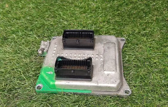 Opel Zafira B Engine control unit/module ECU 55598211 55598211XG