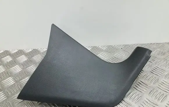 Volkswagen PASSAT B7 Front sill trim cover 3C1863484