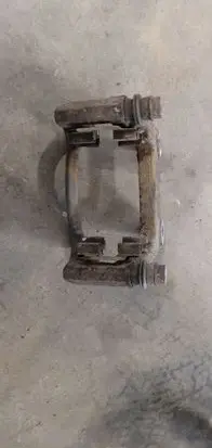 Volkswagen PASSAT B6 Rear brake pad spring 
