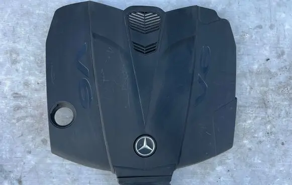 Mercedes-Benz CLS C218 X218 Engine cover (trim) A6420103567