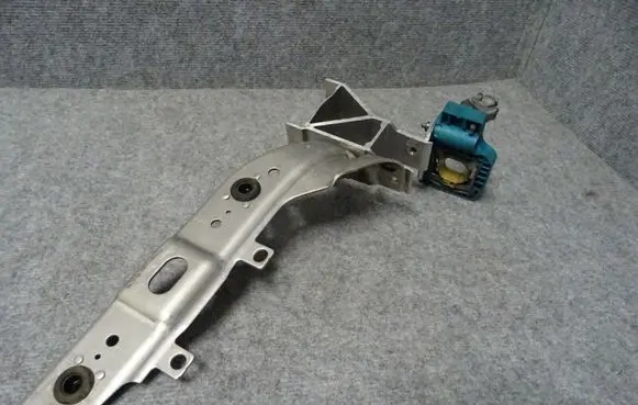 BMW 7 G11 G12 Radiator mount bracket