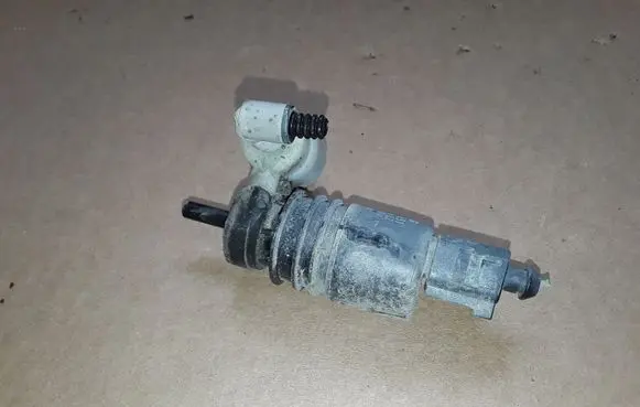 Skoda Yeti (5L) Windscreen/windshield washer pump 1K6955651 3122789