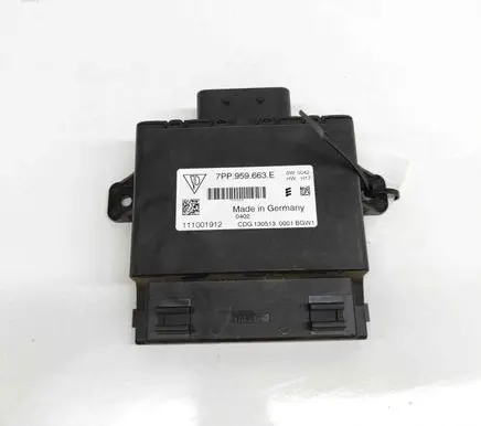 Volkswagen Touareg II Voltage converter/converter module 7PP959663E