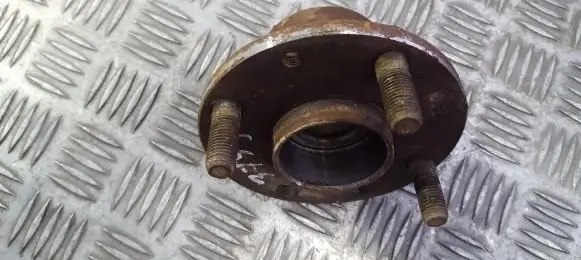 Mazda 323 F Rear wheel hub